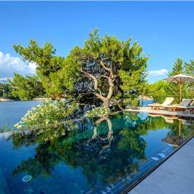 Spectacular 4 Bedroom Luxury Villa with Infinity Pool on Brac Island, sleeps 8